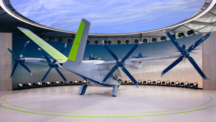 [서울=뉴시스] 현대자동차그룹의 AAM(Advanced Air Mobility) 독립 법인인 슈퍼널이 9일(현지시간) 미국 라스베이거스에서 열린 CES 2024에 참가해 차세대 기체 S-A2 실물 모형을 최초 공개했다. (사진=현대자동차그룹 제공) 2024.01.10. photo@newsis.com *재판매 및 DB 금지