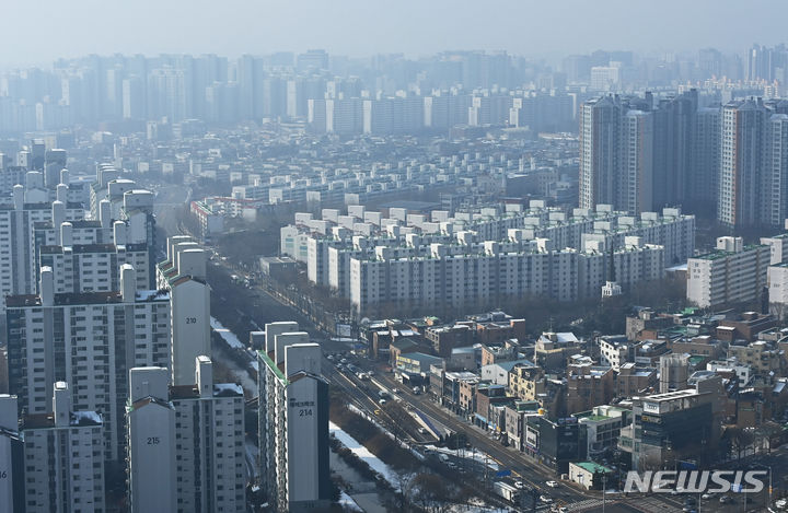 [수원=뉴시스] 김종택 기자 = 경기도 수원시내 아파트 단지 모습. 2024.01.10. jtk@newsis.com