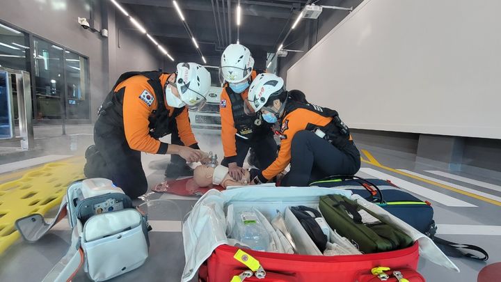 대전소방 119 구급대가 심정지환자 처치교육을 벌이고 있다. 2024. 01. 11 *재판매 및 DB 금지