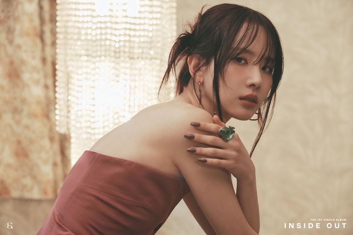 [서울=뉴시스] 10일 소속사 스타쉽엔터테인먼트는 공식 소셜미디어를 통해 설아의 첫 번째 싱글 앨범 '인사이드 아웃(INSIDE OUT)' 세 번째 무드 샷을 공개했다. (사진=스타쉽엔터테인먼트 제공) 2024.01.11. photo@newsis.com *재판매 및 DB 금지