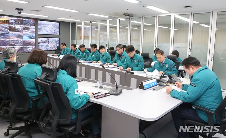 [안양=뉴시스] 재난대비 회의 현장.(사진 안양시 제공).  2024.년1월12일.photo@newsis.com