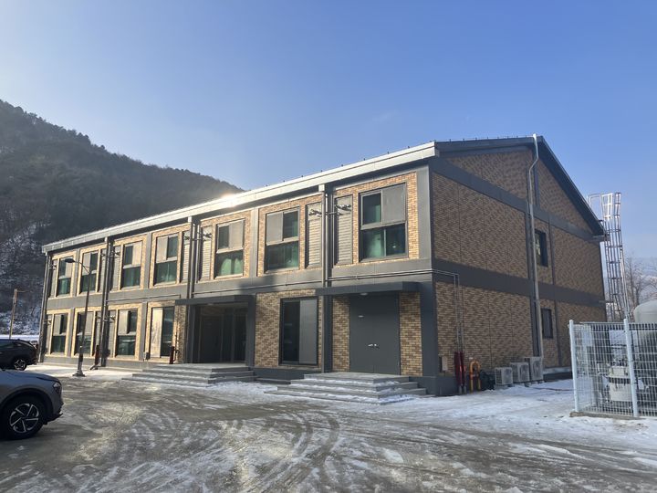 [서울=뉴시스] 모듈러 주택 외관. (사진=국방부 제공) 2024.01.13. photo@newsis.com *재판매 및 DB 금지