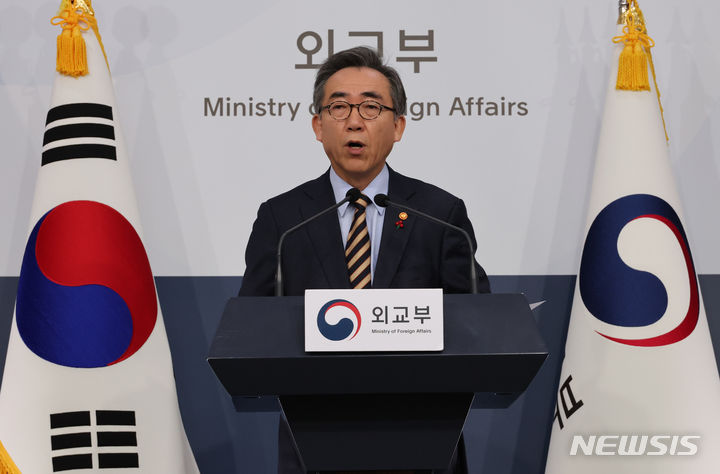 [서울=뉴시스] 김명원 기자 = 조태열 외교부 장관이 12일 오전 서울 종로구 외교부에서 취임식을 마친후 출입기자단 대상 브리핑을 하고 있다. 2024.01.12. kmx1105@newsis.com