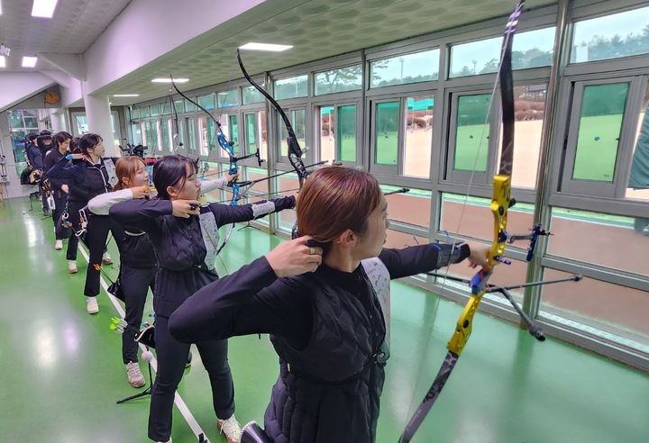 예천진호국제양궁장에서 선수들이 훈련하고 있다. (사진=예천군 제공) *재판매 및 DB 금지