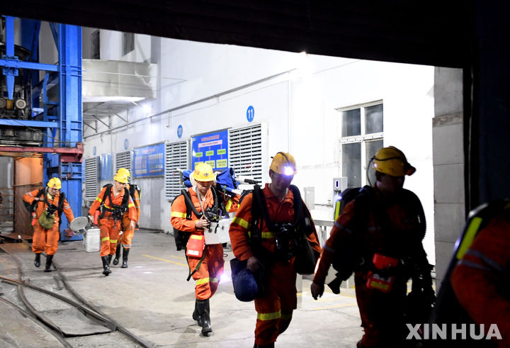 [핑딩산=신화/뉴시스] 중국 허난성 핑딩산의 한 탄광에서 2024년 1월 12일 천연가스 폭발 사고가 발생해 10명이 숨지고, 6명이 실종됐다. 구조대원들이 사고현장에서 구조 작업을 벌이고 있다. 2026.06.01. 