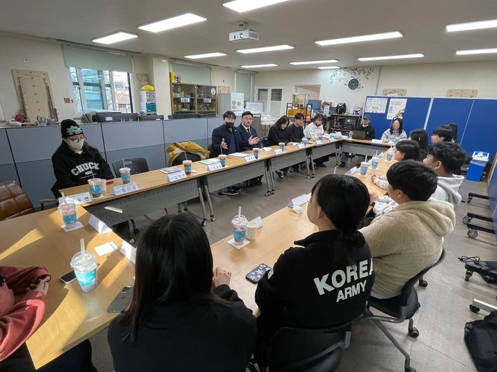 [대구=뉴시스] 학교밖청소년지원센터를 이용하는 학교 밖 청소년들이 참석한 간담회 모습이다. 뉴시스DB. 2024.03.27. photo@newsis.com *재판매 및 DB 금지