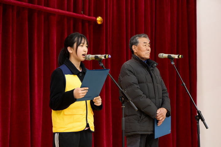 [통영=뉴시스] 신정철 기자= 통영시 벽방초등학교 김유진 학생은 지난 12일 통영시청 강당에서 개최된 '환경교육도시, 통영’ 비전선포식에서 “이미 눈앞의 현실로 다가온 기후변화의 현실과 바로 내일, 우리가 살아갈 이 지구 환경을 위해 함께 해 달라”며 통영의 목소리를 전달했다.(사진=통영시 제공).2024.01.15. photo@newsis.com *재판매 및 DB 금지