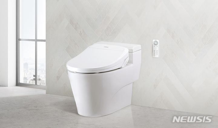 [서울=뉴시스] 코웨이 룰루 2024년형 스스로케어 비데 리모트. (사진=코웨이 제공) 2024.01.15. photo@newsis.com