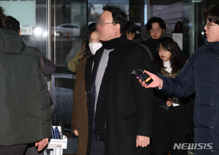 검찰, '김용 재판 위증교사' 이재명 캠프 관계자들 실형 구형