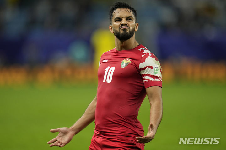 [알와크라=AP/뉴시스]말레이시아전 4번째 골 성공시킨 요르단 에이스 알타마리. 2024.01.16.&nbsp; 