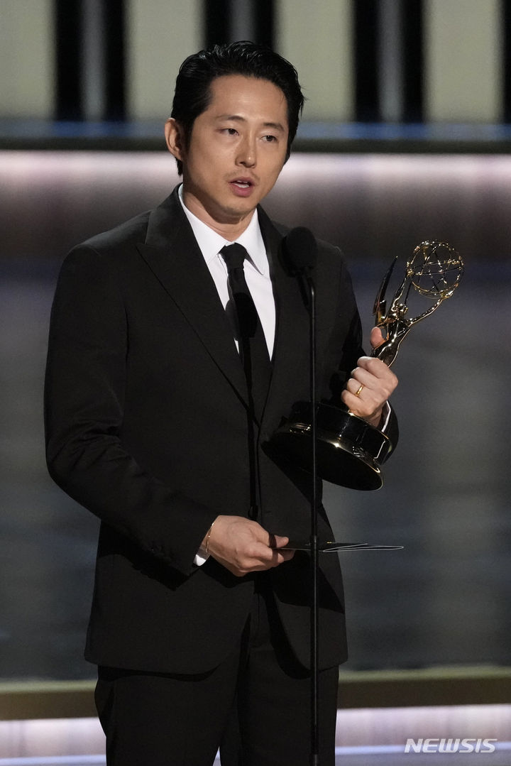 에미도 내 손에…스티븐 연 '비프'로 남우주연상 싹쓸이