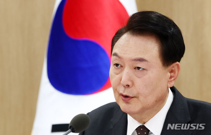 [서울=뉴시스] 전신 기자 = 윤석열 대통령이 16일 서울 용산 대통령실 청사에서 열린 국무회의를 주재하고 있다. 2024.01.16. photo1006@newsis.com