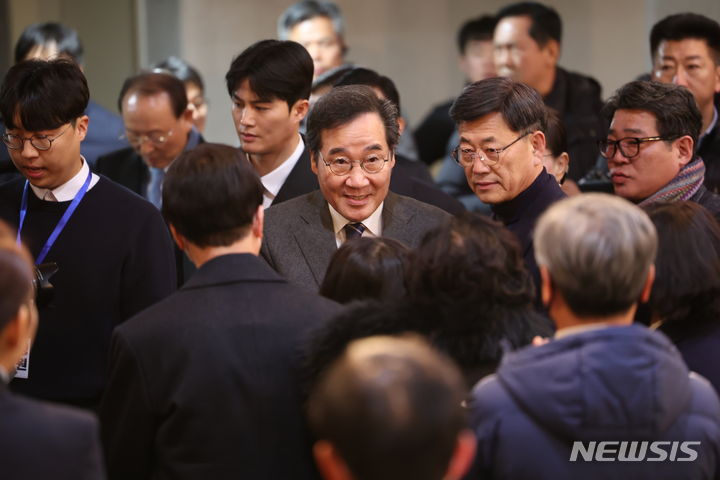 [서울=뉴시스] 정병혁 기자 = 더불어민주당을 탈당하고 신당 창당을 추진중인 이낙연 전 대표가 16일 서울 동작구 서울여성플라자에서 열린 새로운미래 창당 발기인대회에 참석하고 있다. 2024.01.16. jhope@newsis.com