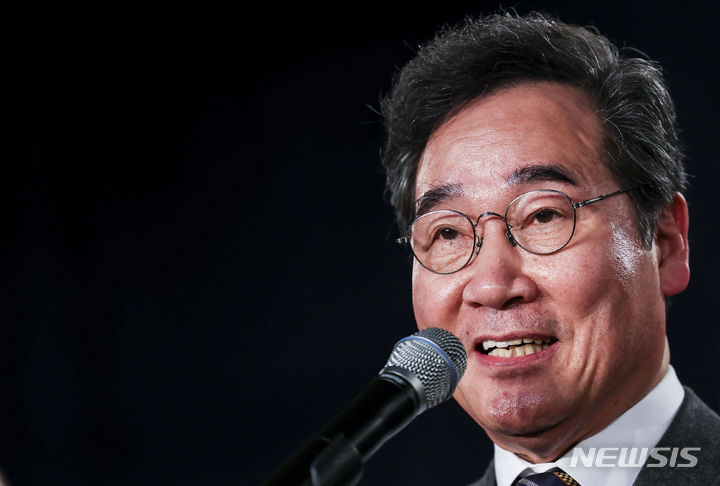 [서울=뉴시스] 정병혁 기자 = 더불어민주당을 탈당하고 신당 창당을 추진중인 이낙연 전 대표가 16일 서울 동작구 서울여성플라자에서 열린 새로운미래 출범식에서 발언 하고 있다. 2024.01.16. jhope@newsis.com