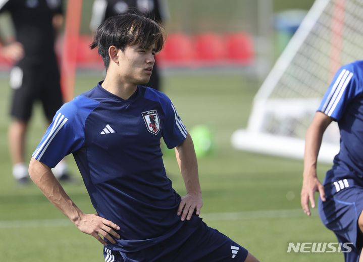 [도하(카타르)=뉴시스] 김근수 기자 = 일본 축구 대표팀 구보 다케후시가 16일(현지시각) 카타르 도하 알 에르살 트레이닝 센터에서 훈련을 하고 있다. 2024.01.16. ks@newsis.com