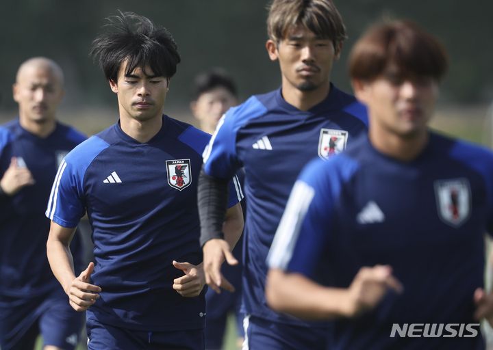 [도하(카타르)=뉴시스] 김근수 기자 = 일본 축구 대표팀 미토마 가오루가 16일(현지시각) 카타르 도하 알 에르살 트레이닝 센터에서 훈련하고 있다. 2024.01.16. ks@newsis.com