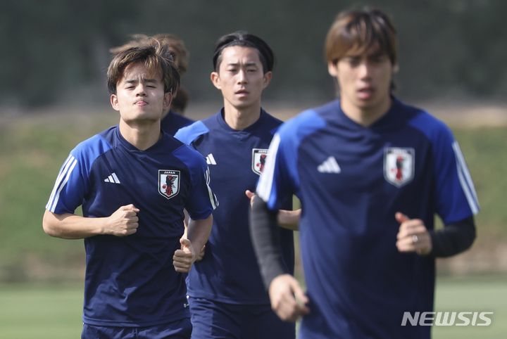 [도하(카타르)=뉴시스] 김근수 기자 = 일본 축구 대표팀 구보 다케후시가 16일(현지시각) 카타르 도하 알 에르살 트레이닝 센터에서 훈련을 하고 있다. 2024.01.16. ks@newsis.com
