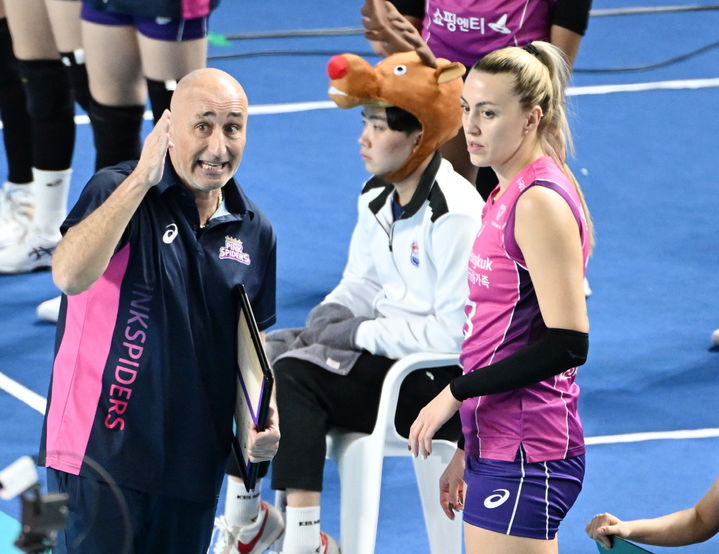 [서울=뉴시스]아본단자 옐레나. 2023.12.17. (사진=한국배구연맹 제공) *재판매 및 DB 금지