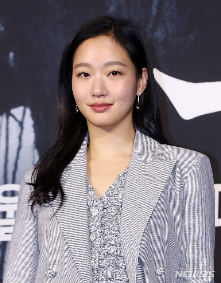 [서울=뉴시스] 김혜진 기자 = 배우 김고은이 17일 오전 서울 중구 더 플라자 호텔에서 열린 영화 '파묘'(감독 장재현) 제작보고회에서 포즈를 취하고 있다. 2024.01.17. jini@newsis.com