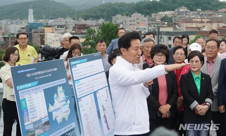 [서울=뉴시스]남산과 북한산, 경복궁 주변 지역에 건축물을 지을 때 높이 제한을 둔 서울시의 '고도지구'가 50년 만에 전면 개편된다. (사진=서울시 제공). 2024.01.18. photo@newsis.com 