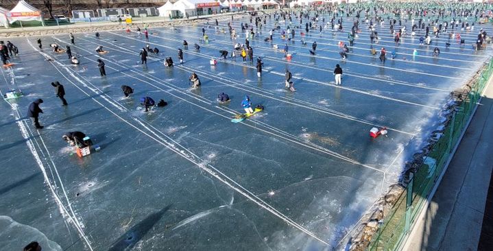 [화천=뉴시스] 18일 강원특별자치도는 18일 화천 산천어축제장 일원에서 겨울철 지역축제 안전사고 예방을 위한 민관 합동 안전점검의 날 캠페인을 진행한다.고 밝혔다.. syi23@newsis.com *재판매 및 DB 금지