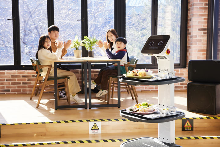 [정선=뉴시스] 하이원그랜드호텔 레스토랑 로봇 *재판매 및 DB 금지