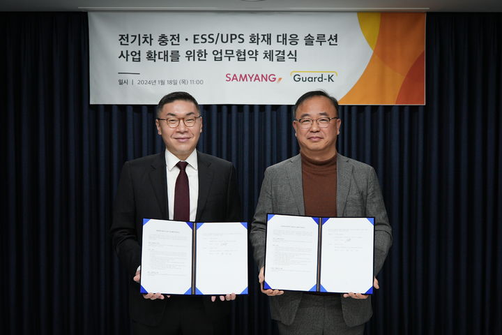 구본욱 삼양옵틱스 대표(왼쪽), 조욱래 가드케이 대표(오른쪽). (사진=삼양옵틱스) *재판매 및 DB 금지