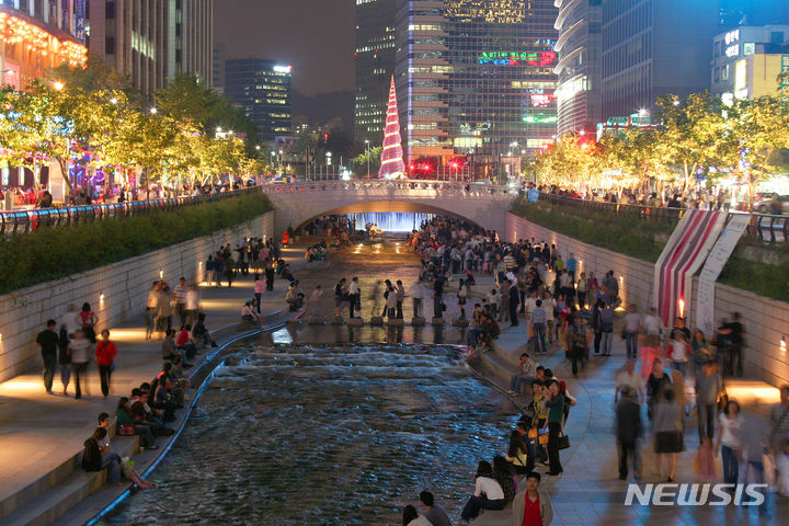 [서울=뉴시스]청계천.