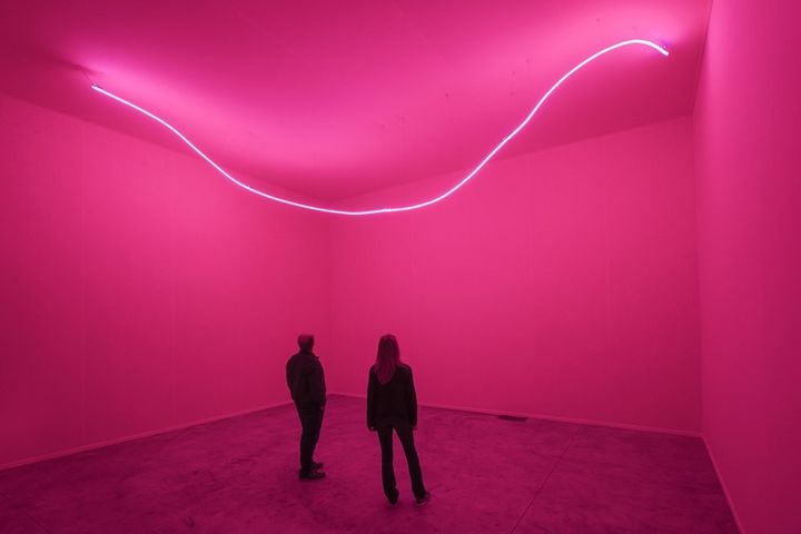 Lucio Fontana, Ambiente spaziale con neon, 1967, 2020, Installation view at Hauser & Wirth, Los Angeles Ph. Fredrik Nilsen © Fondazione Lucio Fontana, Milan by S *재판매 및 DB 금지