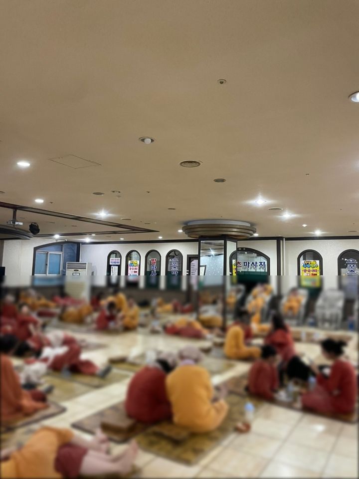 지상 1층에 위치한 매점이 포함된 공용공간 *재판매 및 DB 금지