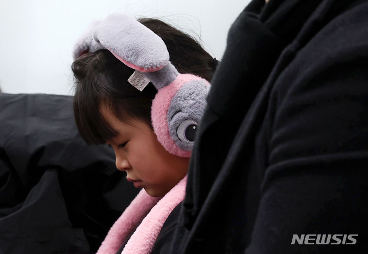 [서울=뉴시스] 홍효식 기자 = 한국1형당뇨병환우 어린이가 지난 2024년 1월 19일 오후 서울 서초구 국제전자센터에서 열린 1형당뇨 환자단체 및 학회 간담회에 참석해 있는 모습. 2024.01.19. yesphoto@newsis.com