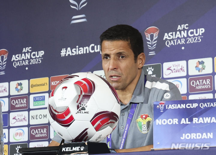 [도하(카타르)=뉴시스] 김근수 기자 = 후세인 아모타 요르단 축구 대표팀 감독이 19일(현지시각) 카타르 도하 메인미디어센터(MMC)에서 열린 공식 기자회견에 참석해 있다. 2024.01.19. ks@newsis.com