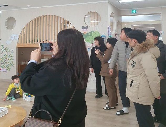 [구미=뉴시스] 한울타리 유치원 견학 (사진=구미교육지원청 제공) 2024.01.21. photo@newsis.com *재판매 및 DB 금지