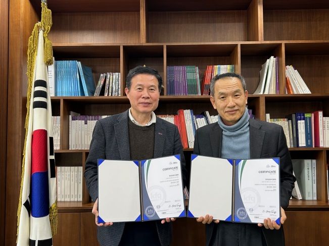 [서울=뉴시스] 한국콘텐츠진흥원 인증서 수여식(사진=한국콘텐츠진흥원 제공) 2024.01.21. photo@newsis.com  *재판매 및 DB 금지