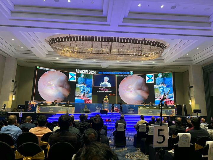 [대전=뉴시스] 대전우리병원 박철웅 원장이 최근 인도 뭄바이에서 열린 인도척추외과의사협회 연례 회의에 초청돼 강연하고 좌장을 맡았다. (사진=대전우리병원 제공) 2024.01.21. photo@newsis.com *재판매 및 DB 금지