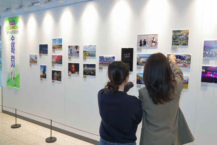 [대구=뉴시스] 2023년 제5회 행복한 우리북구 '전국 폰카 사진 공모전' 당선작 전시. (사진=대구시 북구 제공) 2024.01.22. photo@newsis.com *재판매 및 DB 금지