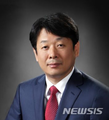 [서울=뉴시스]김광일 홈플러스 대표이사 부회장.2024.01.22.(사진=MBK파트너스 홈페이지)photo@newsis.com