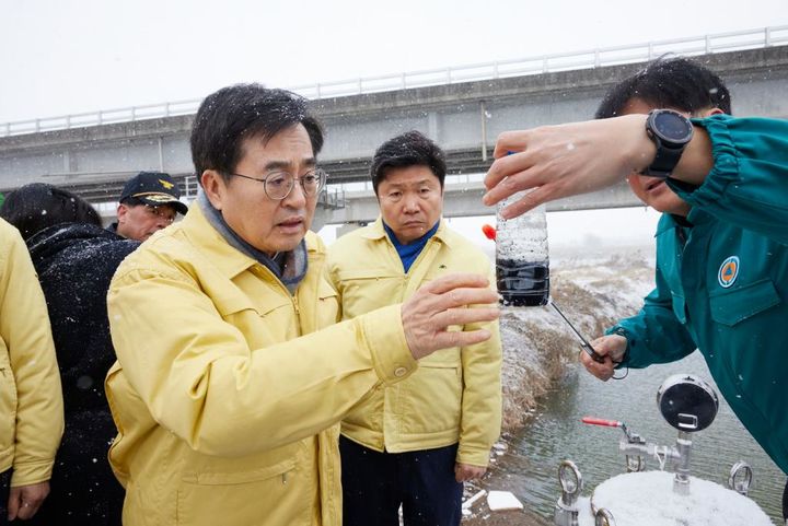 김동연 경기도지사가 22일 오전 평택, 화성 하천 수질오염 현장점검을 위해 양감수질복원센터를 방문했다. (사진=경기도 제공) *재판매 및 DB 금지