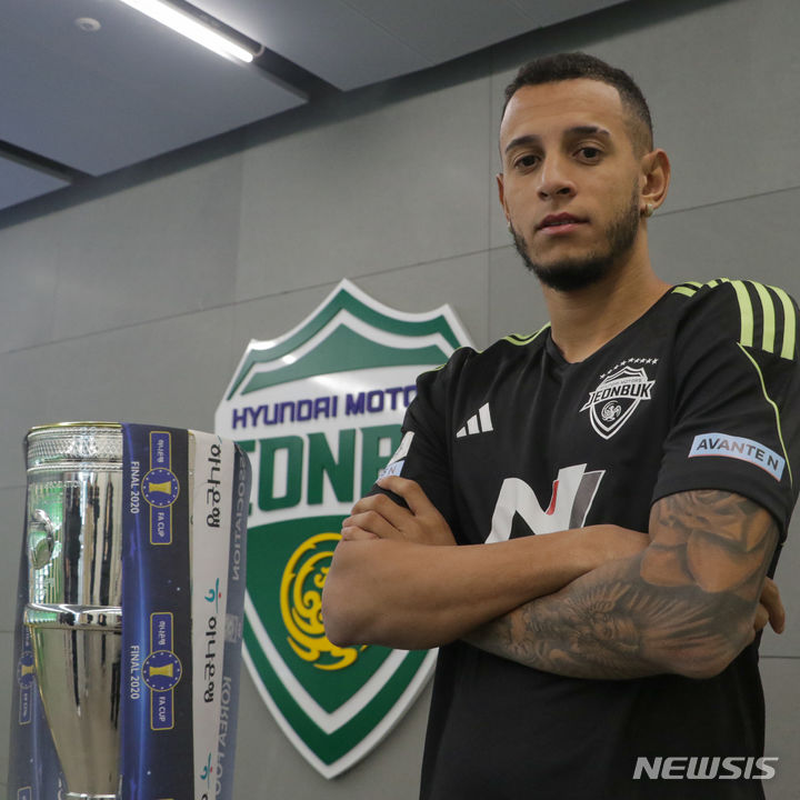 [서울=뉴시스]프로축구 K리그1 전북, 브라질 공격수 비니시우스 영입 (사진 = 전북 현대 제공)