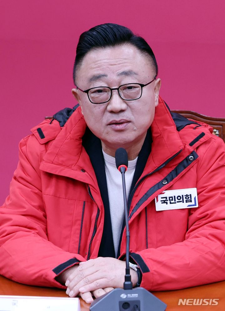 [서울=뉴시스] 조성봉 기자 = 22일 오전 서울 여의도 국회에서 열린 인재영입식에서 고동진 전 삼성전자 사장이 소감을 밝히고 있다.&nbsp; 2024.01.22. suncho21@newsis.com