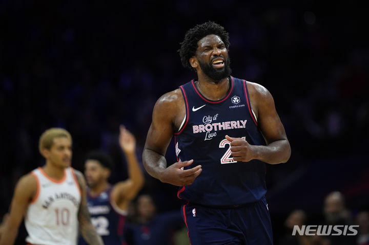 [필라델피아=AP/뉴시스]NBA 필라델피아의 조엘 엠비드