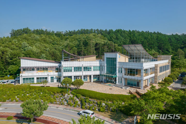 [증평=뉴시스] 연종영 기자 = 충북 증평군보건소는 23일 AI를 활용하는 치매예방 모바일앱 '인지케어'를 3월부터 본격적으로 운용한다고 밝혔다. (사진=증평군보건소 제공) 2024.01.23. photo.newsis.com