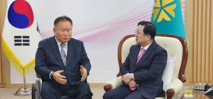 [대전=뉴시스]이상민 의원과 이장우 대전시장. 2024. 01. 23&nbsp; *재판매 및 DB 금지