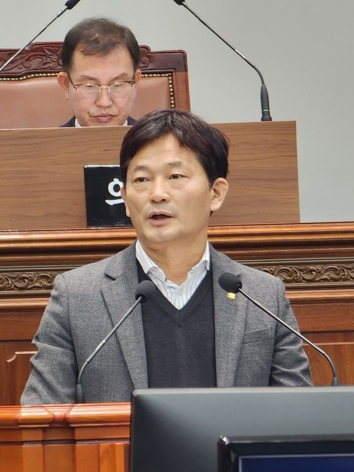 [창원=뉴시스] 박해정 경남 창원시의원(반송,용지동)이 24일 열린 제131회 임시회 제2차 본회의 5분 발언을 하고 있다. (사진=창원시의회 제공). 2024.01.24. photo@newsis.com *재판매 및 DB 금지