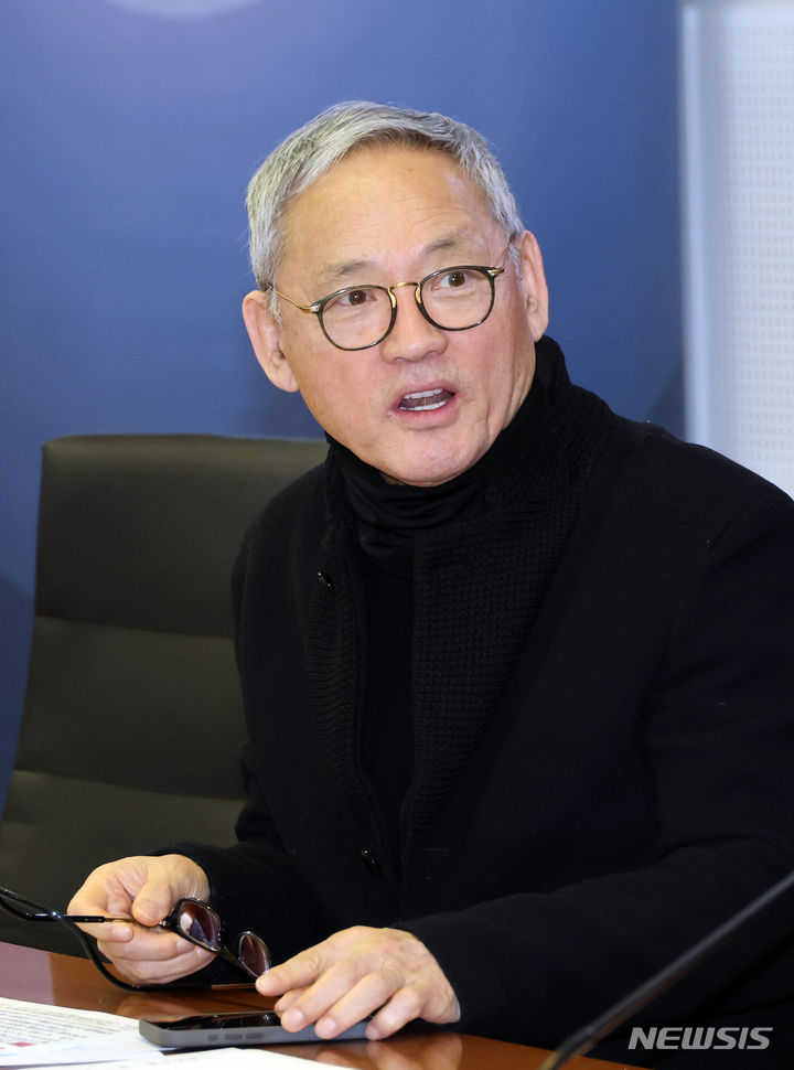 [세종=뉴시스] 강종민 기자 = 유인촌 문화체육관광부 장관이 24일 세종시 정부세종청사에서 열린 확대기관장 회의에서 발언하고 있다. 2024.01.24. ppkjm@newsis.com