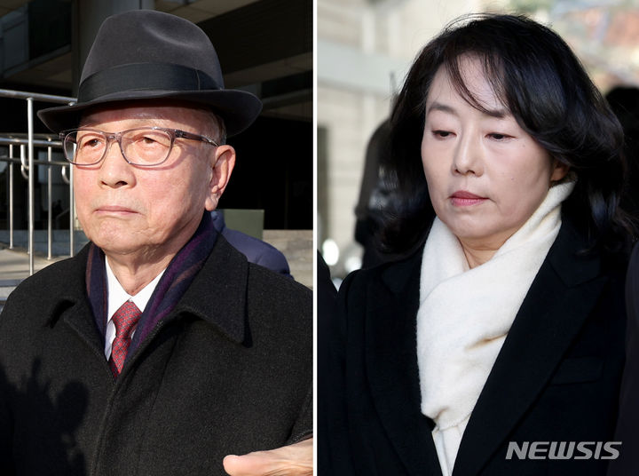 [서울=뉴시스] 김진아 기자 = 박근혜 정부 시절 이른바 '문화계 블랙리스트' 사건으로 재판에 넘겨진 김기춘(왼쪽) 전 대통령 비서실장과 조윤선 전 문화체육관광부 장관이 24일 서울 서초구 서울고등법원에서 열린 파기환송심에서 징역 2년과 1년 2개월을 각각 선고받은 후 법정을 나서고 있다. 2024.01.24. bluesoda@newsis.com