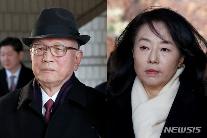 [서울=뉴시스] 김진아 기자 = 박근혜 정부 시절 이른바 '문화계 블랙리스트' 사건으로 재판에 넘겨진 김기춘(왼쪽) 전 대통령 비서실장과 조윤선 전 문화체육관광부 장관이 24일 서울 서초구 서울고등법원에서 열린 파기환송심에서 징역 2년과 1년 2개월을 각각 선고받은 후 법정을 나서고 있다. 2024.01.24. bluesoda@newsis.com