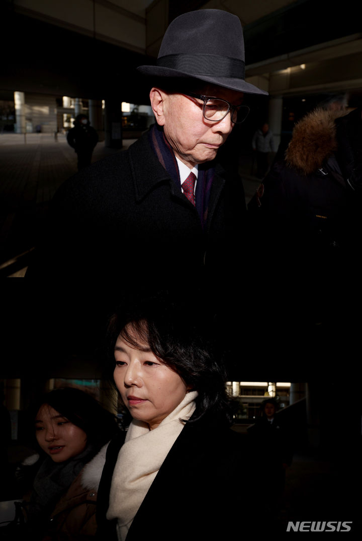 [서울=뉴시스] 김진아 기자 = 박근혜 정부 시절 이른바 '문화계 블랙리스트' 사건으로 재판에 넘겨진 김기춘(위) 전 대통령 비서실장과 조윤선 전 문화체육관광부 장관이 24일 서울 서초구 서울고등법원에서 열린 파기환송심에서 징역 2년과 1년 2개월을 각각 선고받은 후 법정을 나서고 있다. 2024.01.24. bluesoda@newsis.com
