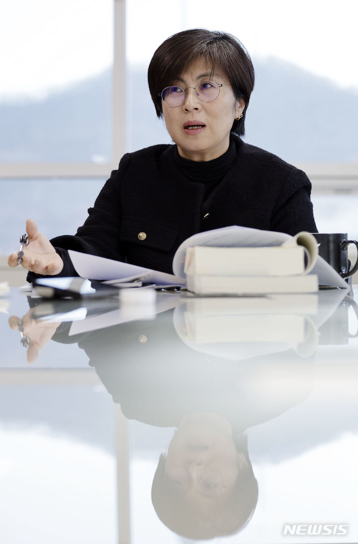 [서울=뉴시스] 최동준 기자 = 박진 국가인권위원회 사무총장이 24일 서울 중구 국가인권위원회 집무실에서 뉴시스와 인터뷰를 하고 있다. 2024.01.24. photocdj@newsis.com