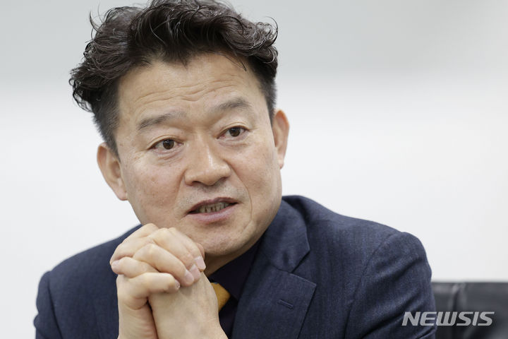 [서울=뉴시스] 최동준 기자 = 한싹 이주도 대표가 24일 서울 구로구 한싹 집무실에서 뉴시스와 인터뷰를 하고 있다. 2024.01.24. photocdj@newsis.com